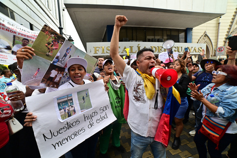 La desaparición de cuatro adolescentes tras un operativo militar sacude a Ecuador