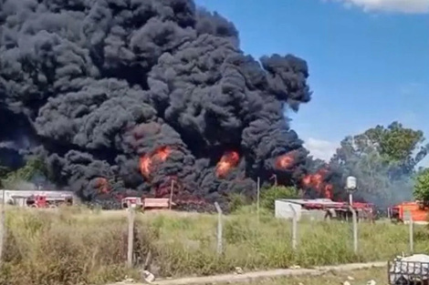 Se incendió un basural de neumáticos en Moreno