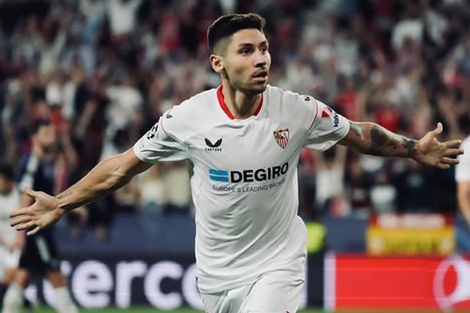 Gonzalo Montiel se desempeña en Sevilla