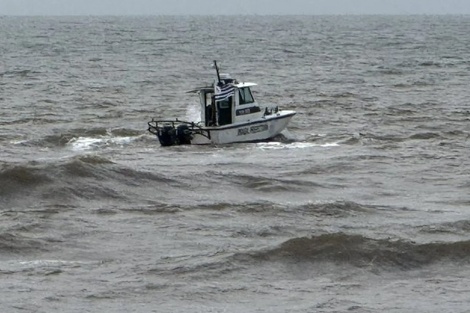 Suspenden por mal clima la búsqueda del argentino desaparecido en el mar