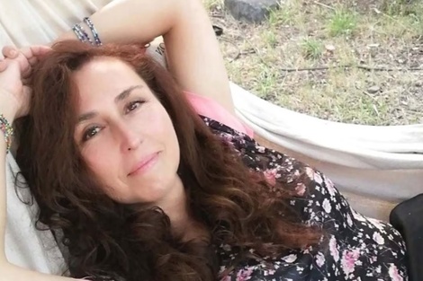 La mujer apareció en el living de su casa  con signos de ahorcamiento. Facebook: Andrea Rojas Murillo