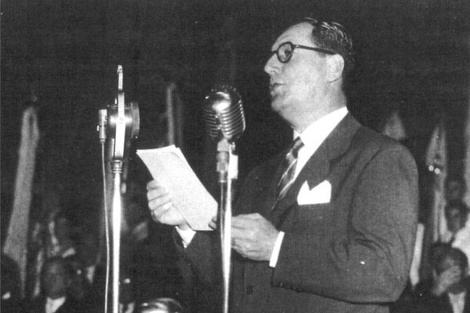 Juan Domingo Perón inaugura el Congreso Nacional de Filosofía en 1949.