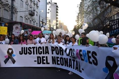 La enfermera Brenda Agüero rompió en llanto en el inicio del juicio por la muerte de bebés en Córdoba