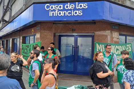 ATE Rosario se manifestó frente a la Casa de las Infancias. 