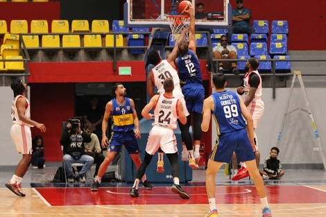 A los jugadores de básquet de Boca le sustrajeron sus pertenencias. Instagram: bclamericas.