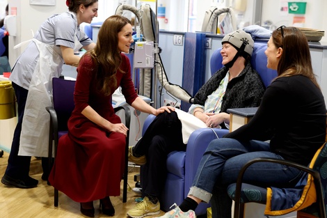 Middleton visitó el hospital Marsden para agradecer al personal médico que la atendió. Instagram: princeandprincessofwales