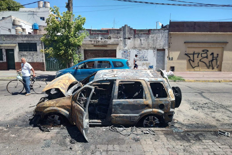 Así quedó el auto de Rubén López en Avellaneda.