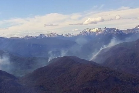 Bariloche: el incendio en el Parque Nacional Nahuel Huapi está "fuera de control"