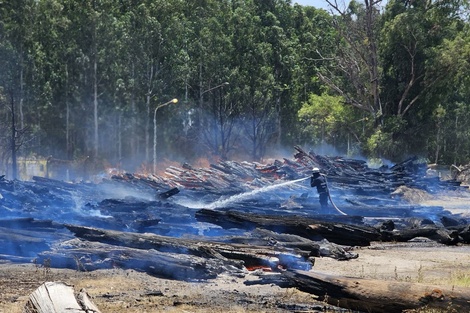 El incendio puso ser controlado ayer al mediodía y se monitoreó hasta la noche. 