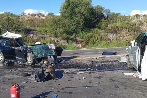 De acuerdo con medios locales, esta altura de la ruta E 34, con curvas y contracurvas, hay dos carriles de circulación por cada sentido  