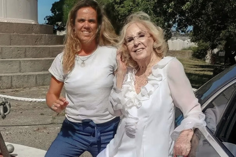 MIrtha Legrand junto a la coordinadora del Faro de la Memoria, Ana Pecoraro.