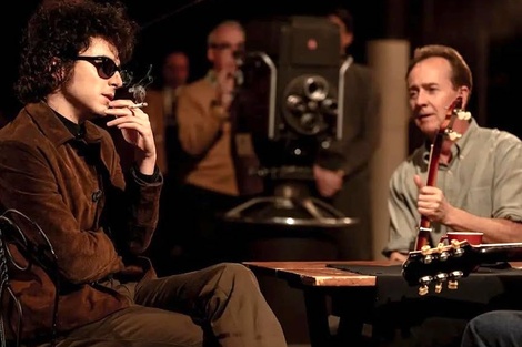 Chalamet y Norton como Dylan y Seeger, en la película de Mangold