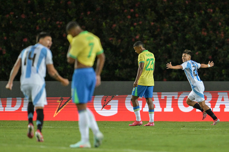 Ruberto celebra para Argentina, que le dio una paliza inolvidable a Brasil