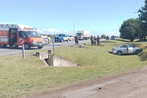 Las autoridades trabajan tras el accidente. 