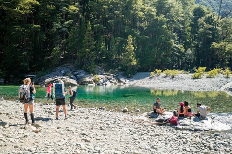 Tres ciudades turísticas de la Patagonia impusieron la "ley seca"