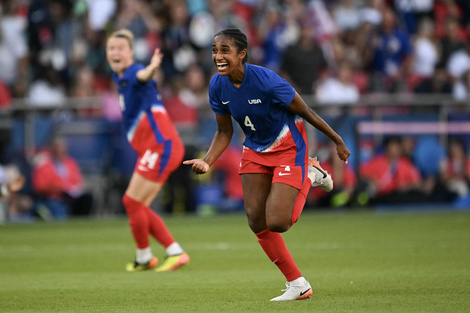 Chelsea fichó a Naomi Girma y marcó un record en el fútbol femenino