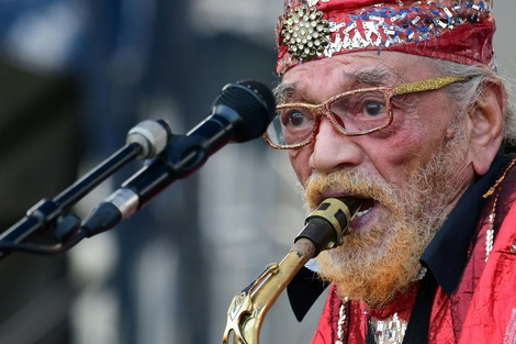 El saxofonista adelantó una canción junto a Neneh Cherry