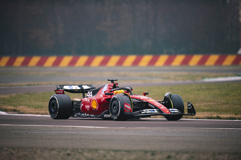 Hamilton golpeó su Ferrari durante un ensayo