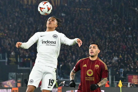 Paredes presente este jueves en el triunfo de Roma 2-0 sobre el Eintracht Frankfurt en la Europa League.