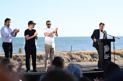 Kicillof junto al intendente Aristimuño, Augusto Costa y Nicolás Kreplak en Pehuen-Có .