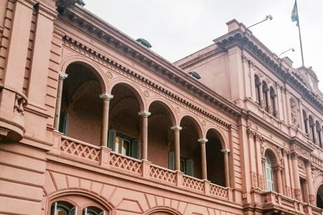 El balcón de la Casa Rosada: de la fiesta de la democracia a la torta de cumpleaños