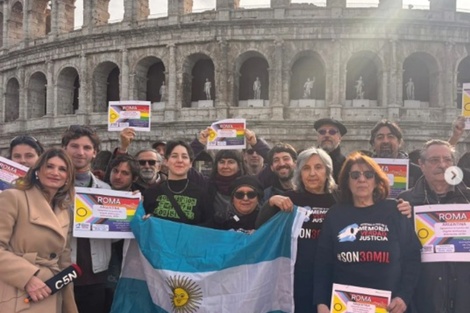 La convocatoria en Roma, junto al Coliseo