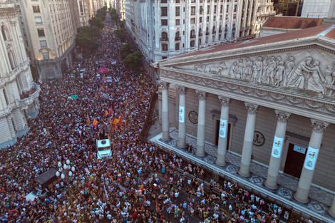 En un nuevo gesto a favor de la marcha antifacista, la Iglesia protestó por el vallado a la Catedral