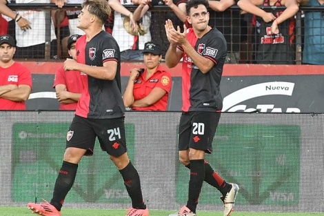 Maroni celebra el gol del triunfo en el Coloso. (Fuente: Sebastián Granata)