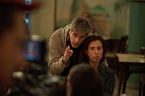 El director con Fernanda Torres, protagonista del film nominada a un Oscar.