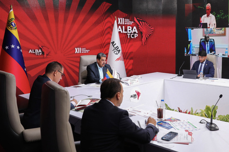 Maduro participa en la cumbre virtual del ALBA desde el Palacio de Miraflores en Caracas. 