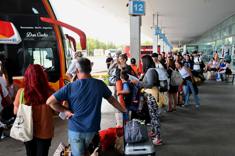 La medida "responde a una necesidad de brindar un servicio más eficaz y eficiente", dice el Gobierno. Expertos alerta por más casos de trata