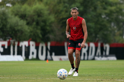 Luciano Herrera debutará hoy en el mediocampo. 