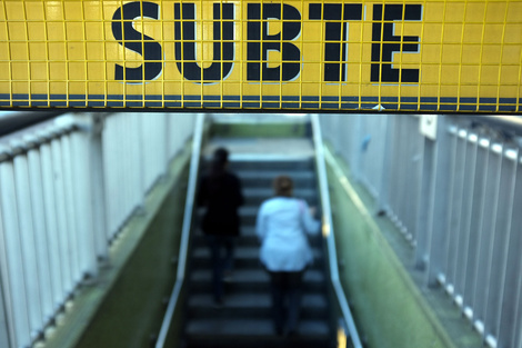 El pasaje en subte pasará a costar 832 pesos. 