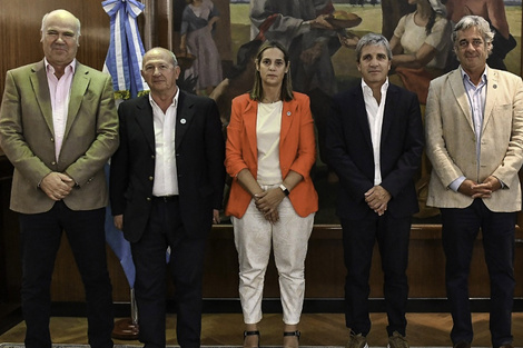 Los presidentes de las entidades, con el ministro