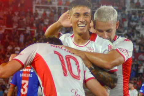 El festejo de Huracán tras el gol de Tissera