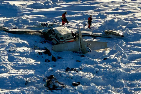 El avión había caído sobre el hielo.