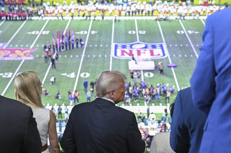 Trump en el Super Bowl, su modo de "hacer historia".  (Fuente: AFP)