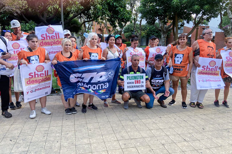 Los trabajadores de Shell ser reunieron en Plaza Alsina, en Avellaneda. 