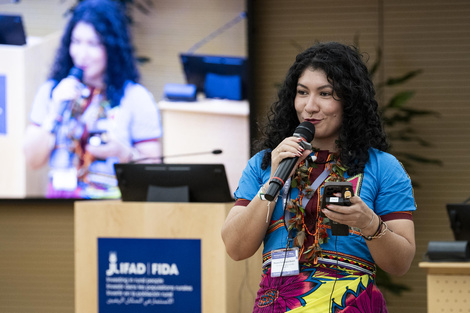 La activista del pueblo Embará en Colombia, Dayana Domico, participó del foro en Italia