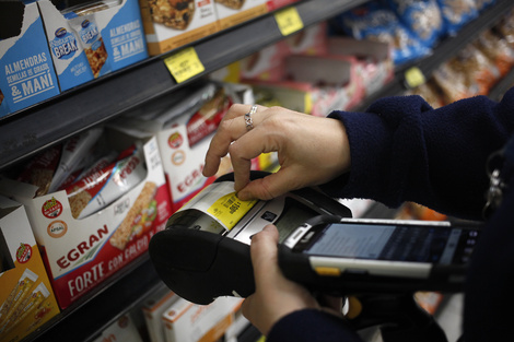 El rubro "Alimentos y bebidas no alcoholicas" tuvo un alza de 1,7%, impulsada por pescados y frutas. (Fuente: Carolina Camps)