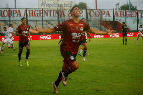 A Central Córdoba se le escapó el triunfo en el final.
