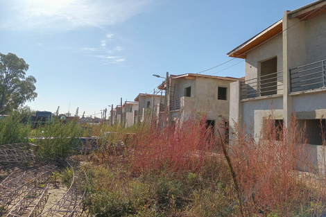 Obras paralizadas en Lomas de Zamora.