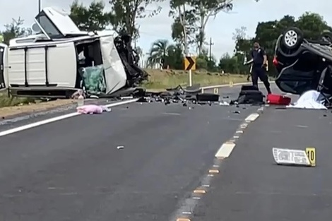 Dos turistas argentinos murieron en Uruguay tras chocar de frente contra una camioneta