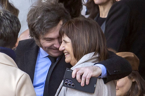 El efusivo abrazo entre el Presidente y la ministra de Seguridad, Patricia Bullrich.