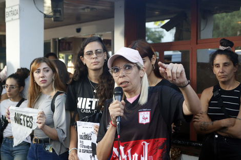 Aldana Rios durante la conferencia de prensa tras la cancelación del show.