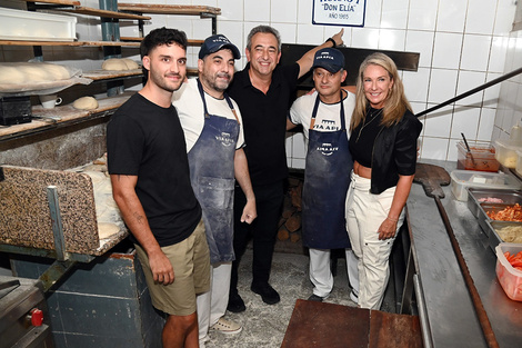 Javkin y Schmuck en el horno de la pizzería.