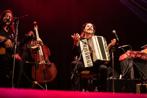 Spasiuk y sus músicos provocaron sapukays en San Telmo. 