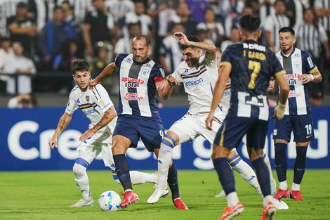 Boca perdió con Alianza Lima y deberá cambiar la cara si quiere seguir en la Copa Libertadores: el partido, minuto a minuto