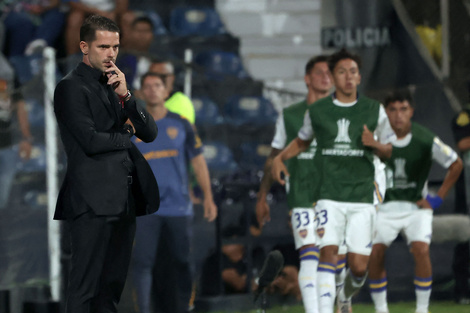 Fernando Gago, en la negra noche de Boca ante los peruanos. 