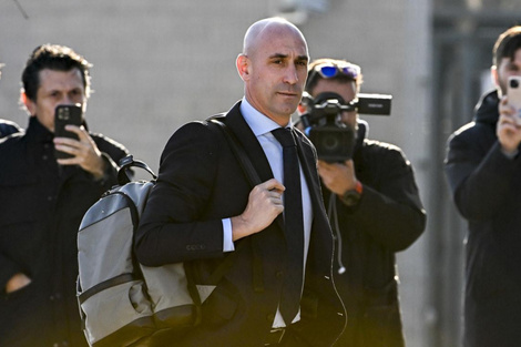 Luis Rubiales fue condenado a pagar una multa por 18 meses por el beso a Jenni Hermoso